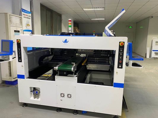 64 مغذيات SMT Mounting Machine تلقائي عالي الاستقرار لشريط مرن لا سلك